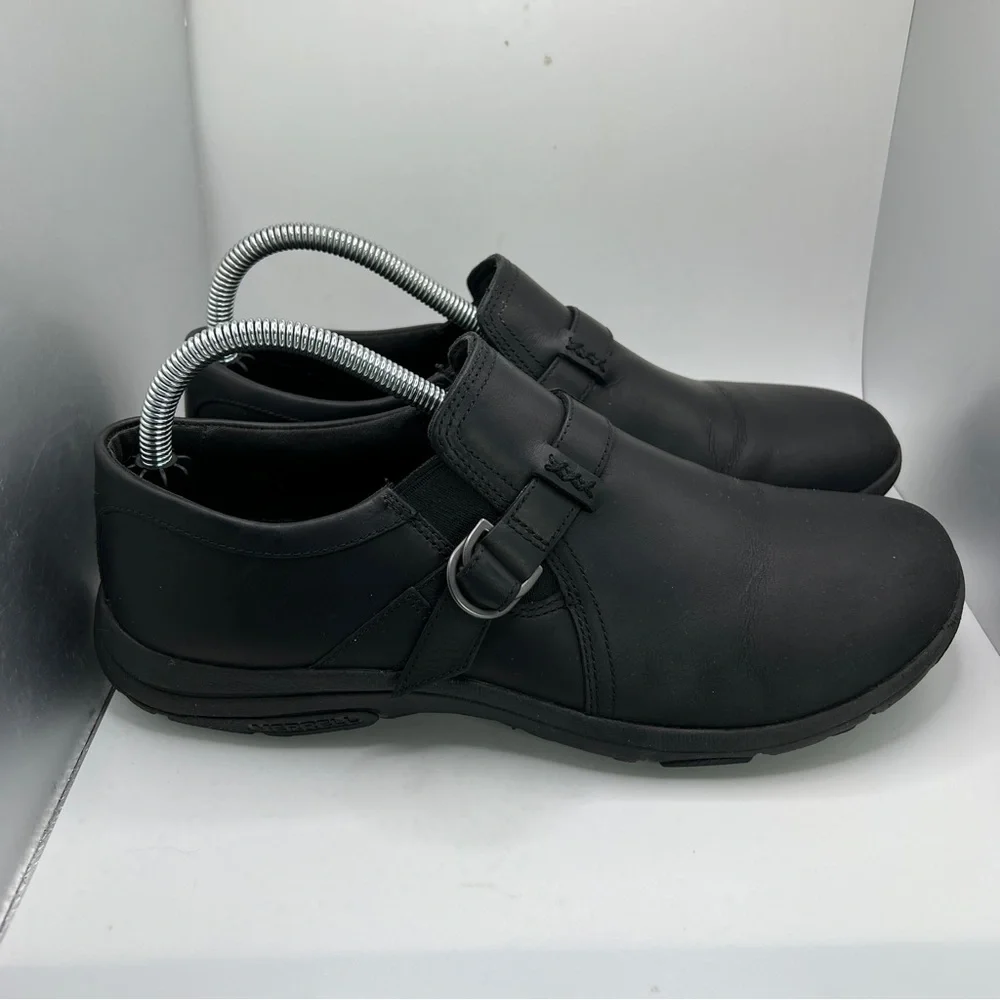 Women’s Merrell Leather Slip-On Shoes Size 9.5
